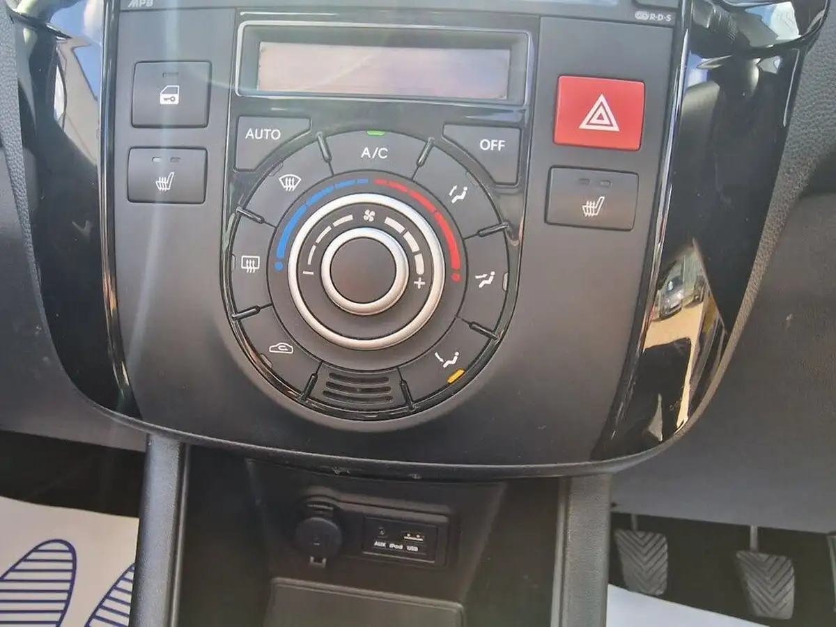 2015-kia-venga-16td-3-sat-nav-big-23