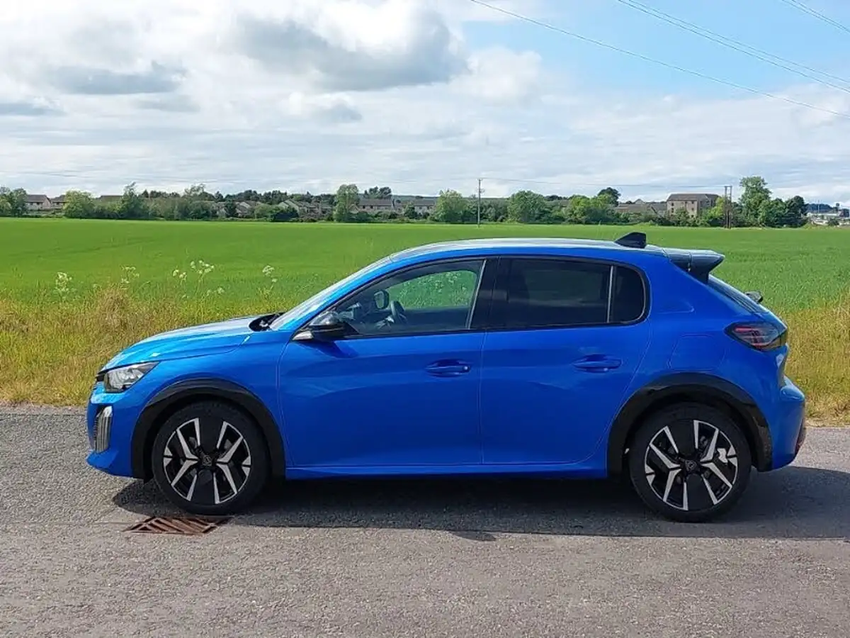 2024-peugeot-208-12-puretech-gt-100ps-hybrid-e-dsc6-big-3