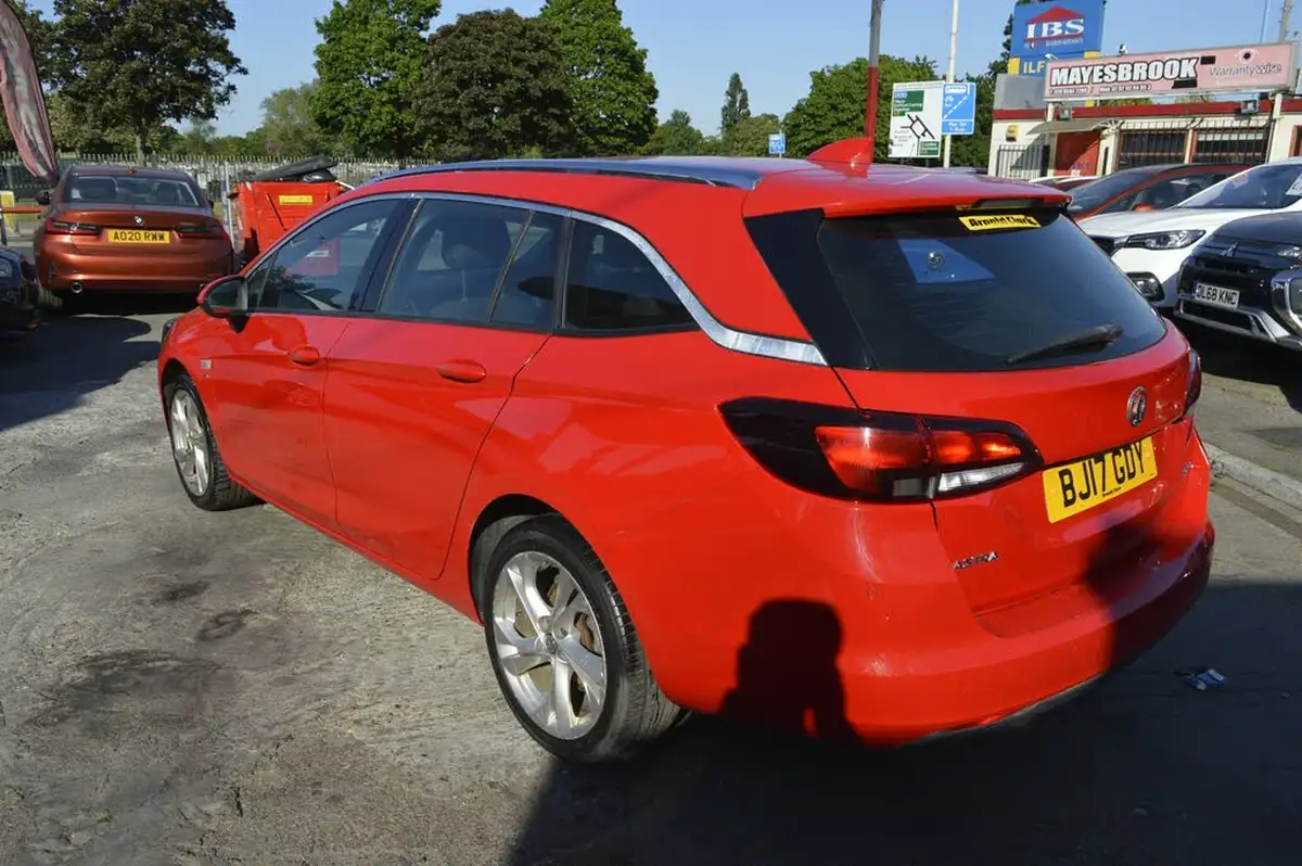 2017-vauxhall-astra-14i-16v-turbo-sri-nav-150ps-ss-sport-tourer-auto-big-3