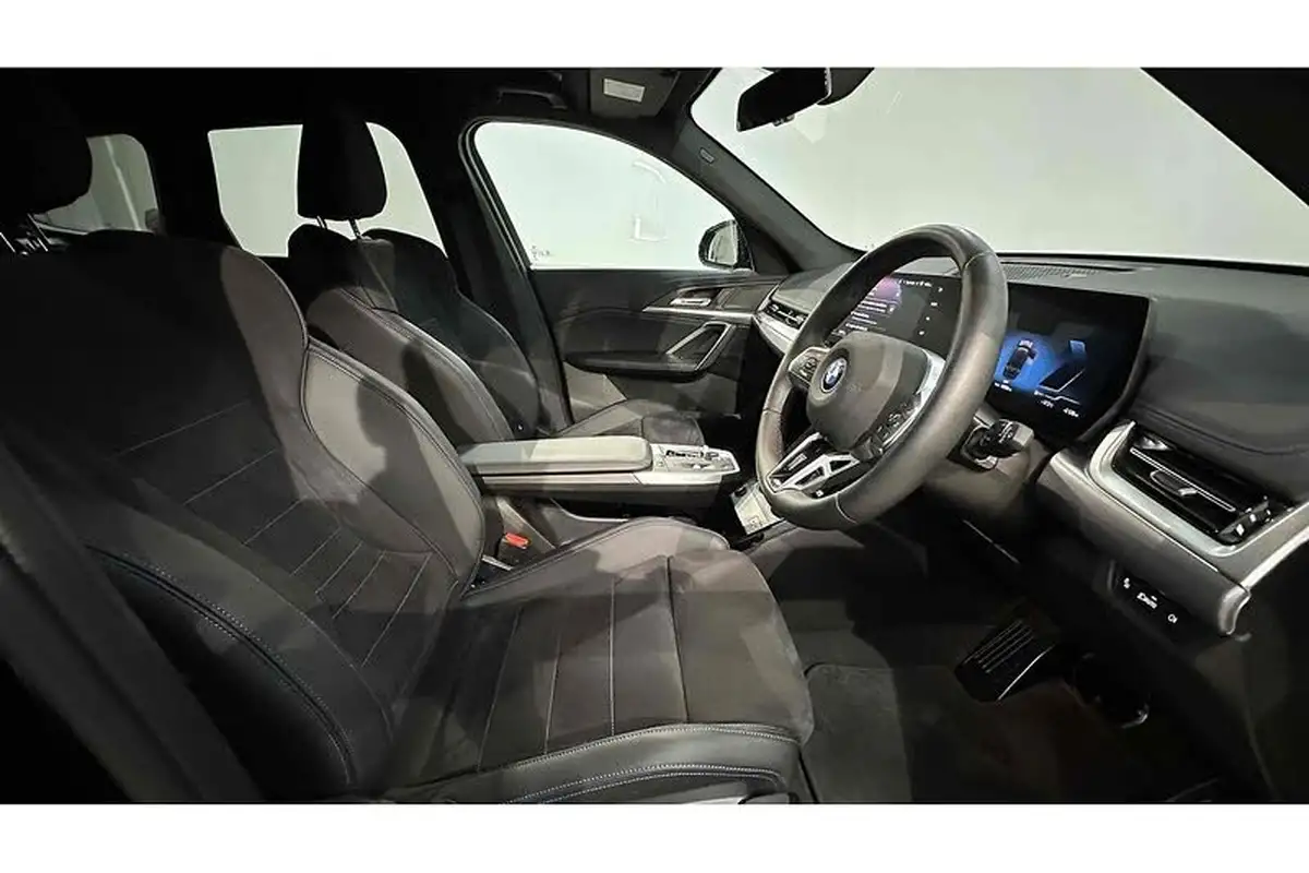 2024-bmw-ix1-e-edrive20-m-sport-big-27