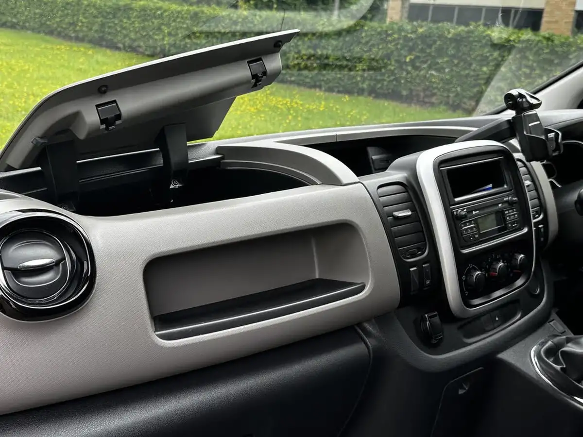 2017-renault-trafic-16dci-sl27-125-formula-edition-big-38
