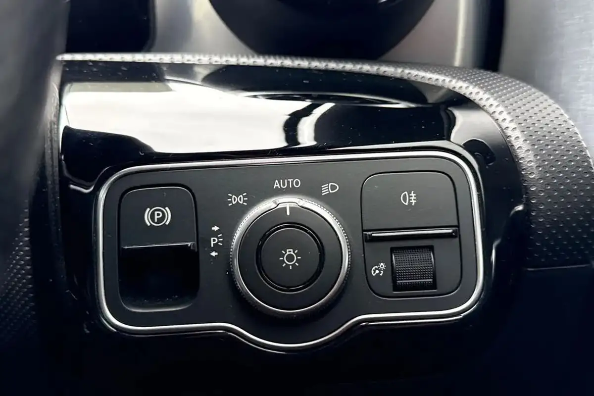 2022-mercedes-benz-cla-13-cla-200-amg-line-shooting-brake-5d-big-56