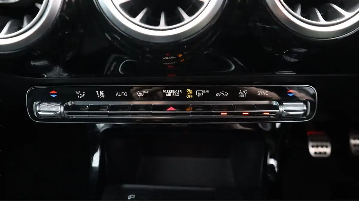 2019-mercedes-benz-a-class-13-a200-amg-line-premium-hatchback-5d-big-12