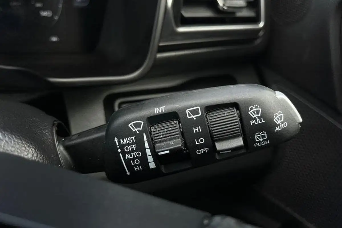2024-kgm-ssangyong-tivoli-15-k40-big-14