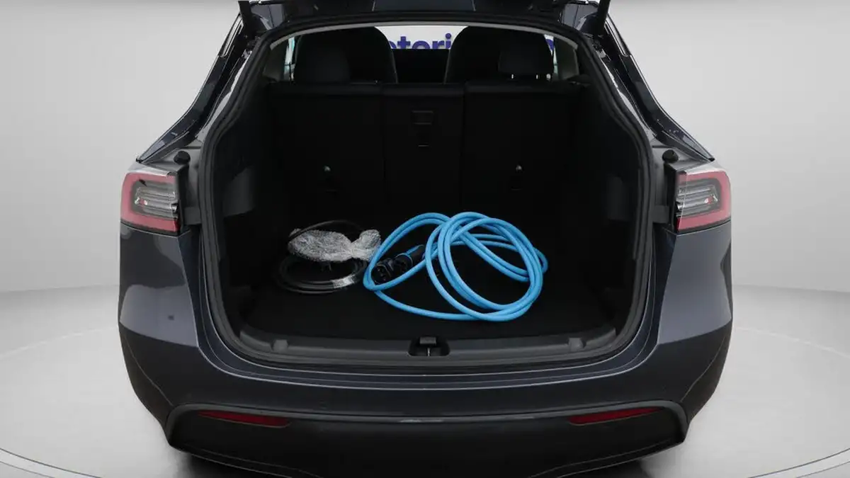 2022-tesla-model-y-e-long-range-big-17