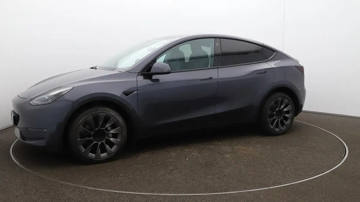 2022-tesla-model-y-e-long-range-big-69