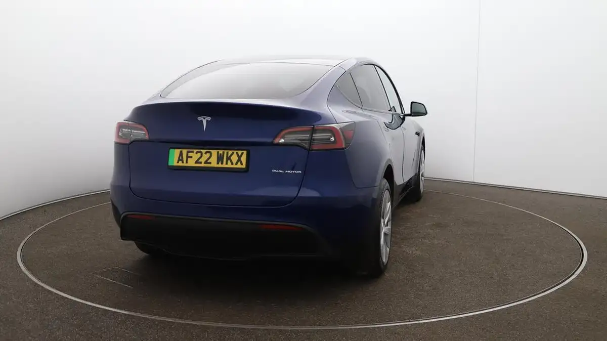 2022-tesla-model-y-e-long-range-big-56