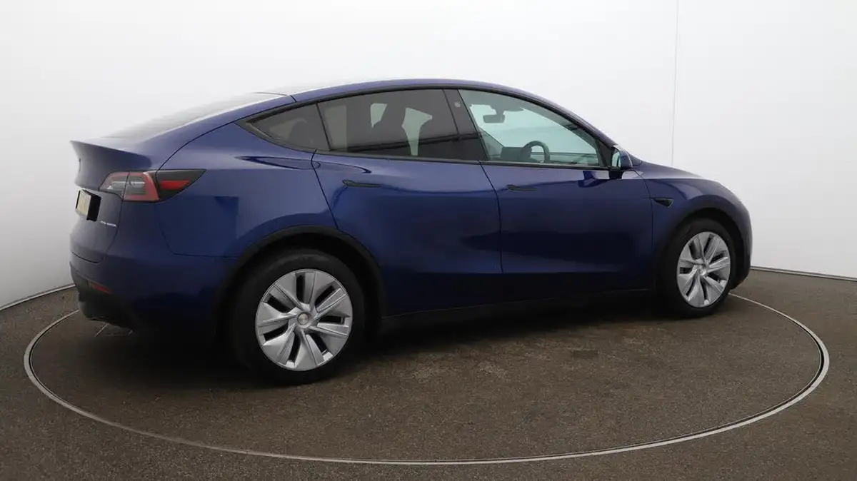 2022-tesla-model-y-e-long-range-big-52