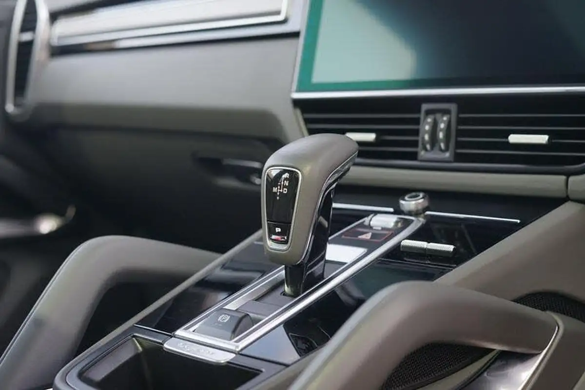 2019-porsche-cayenne-40-v8-turbo-coupe-big-39