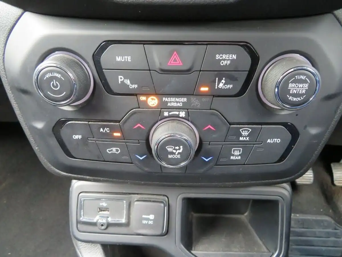 2021-jeep-renegade-10-gse-night-eagle-big-21