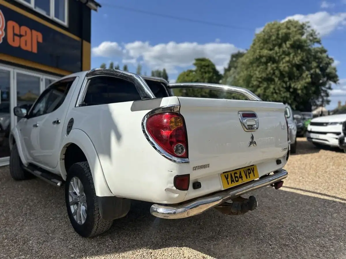 2015-mitsubishi-l200-25td-barbarian-auto-big-7