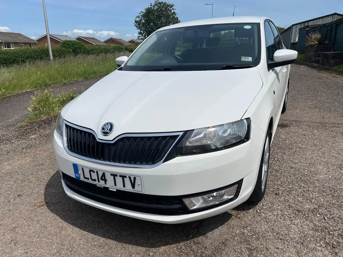 2014-skoda-rapid-12-elegance-greentech-big-11