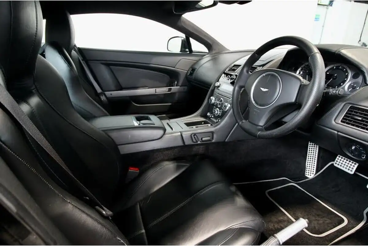 2015-aston-martin-vantage-47-v8-vantage-coupe-sportshift-big-9