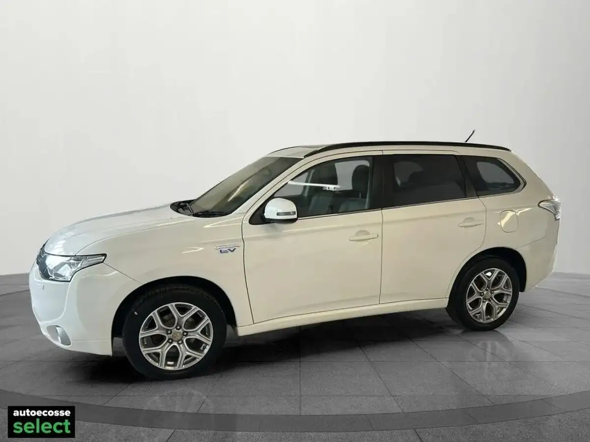 2015-mitsubishi-outlander-20-gx4h-phev-big-24