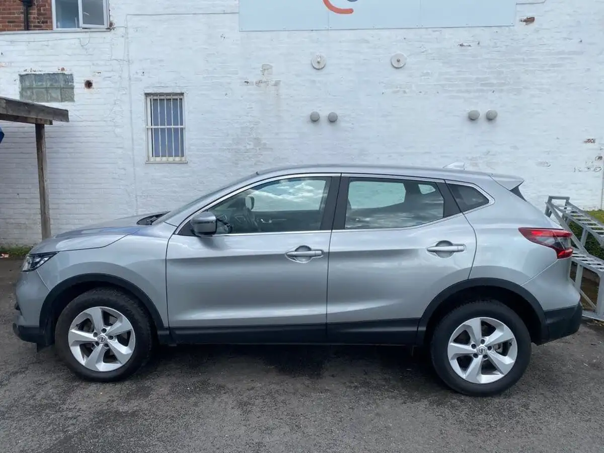 2018-nissan-qashqai-15dci-acenta-premium-heat-pack-big-4