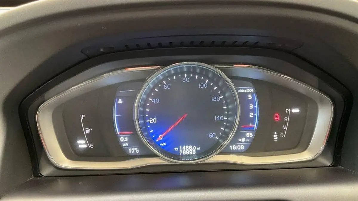2015-volvo-xc60-24td-d5-r-design-lux-220bhp-ss-geartronic-big-12