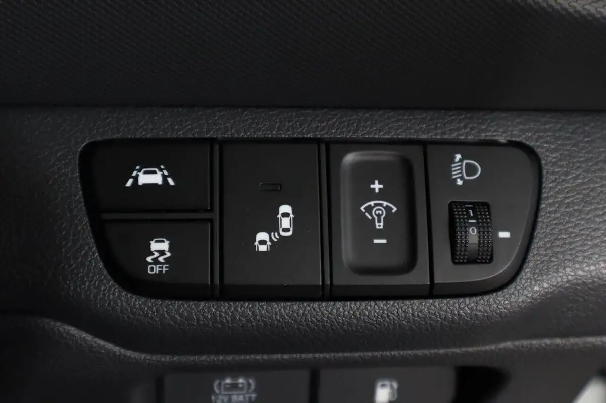 2021-hyundai-ioniq-16-gdi-premium-se-hybrid-big-24