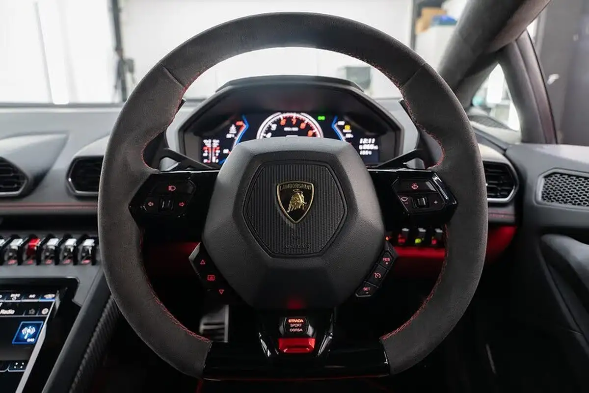 2019-lamborghini-huracan-52-evo-coupe-big-14