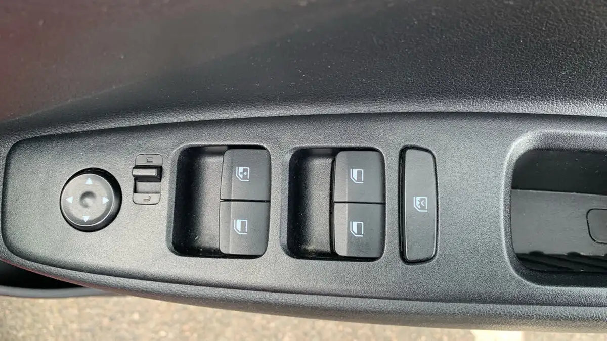 2022-hyundai-i10-12-premium-big-21