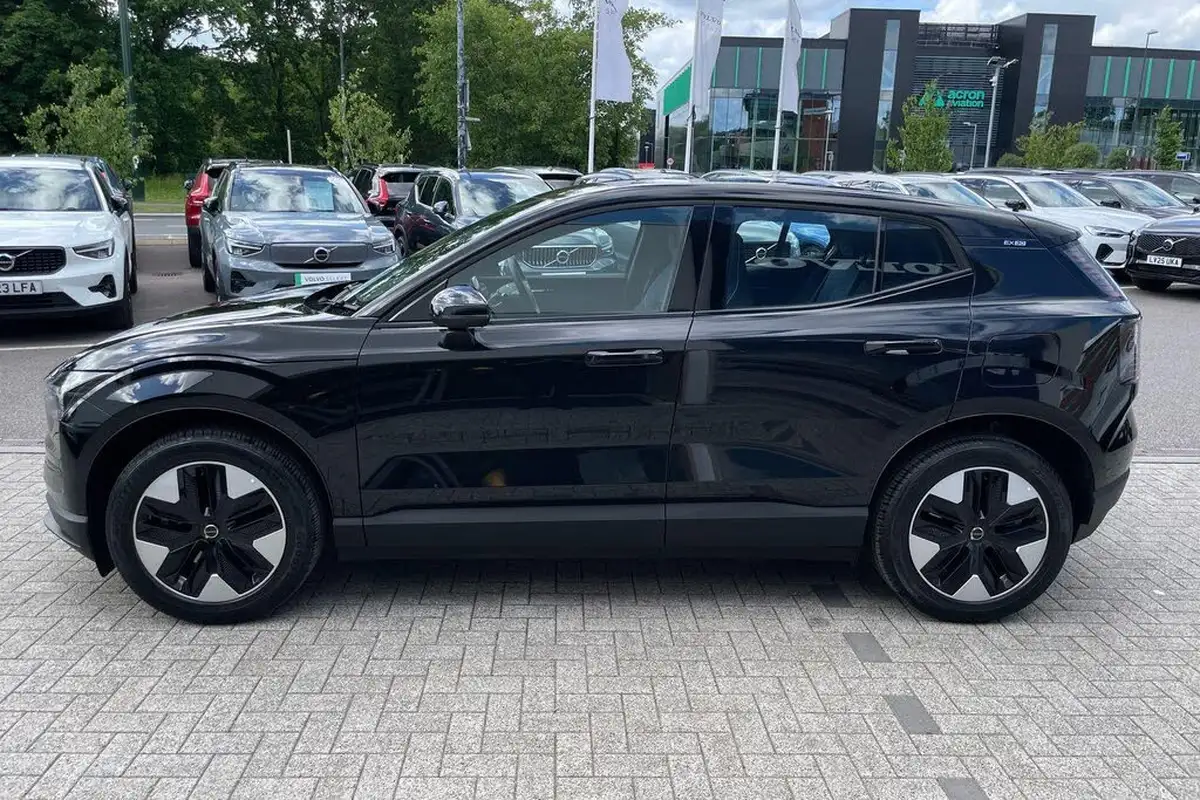 2025-volvo-ex30-e-core-single-motor-extended-range-big-9