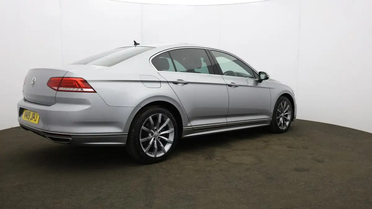 2019-volkswagen-passat-20tdi-r-line-150ps-scr-saloon-4d-big-50