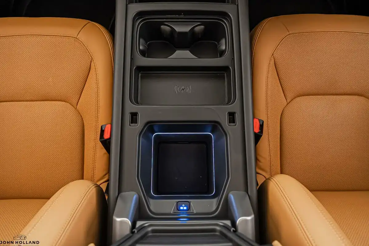 2022-land-rover-110-defender-50-p525-v8-big-46