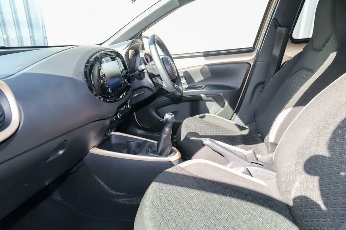 2023-toyota-aygo-x-10-vvt-i-edge-big-9