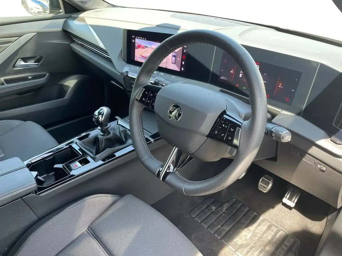 2023-vauxhall-astra-12-turbo-gs-hatchback-big-14