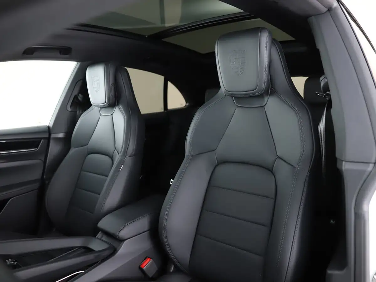 2025-porsche-macan-e-4s-electric-big-15