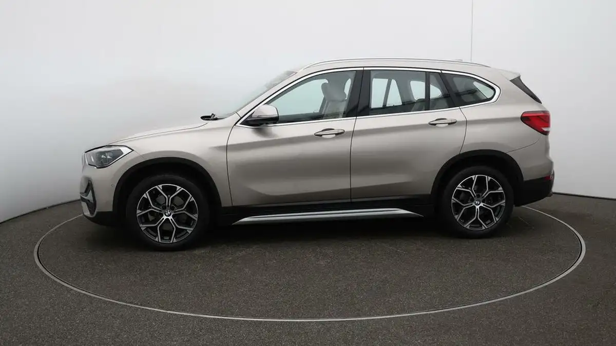 2021-bmw-x1-15-sdrive18i-xline-dct-big-68