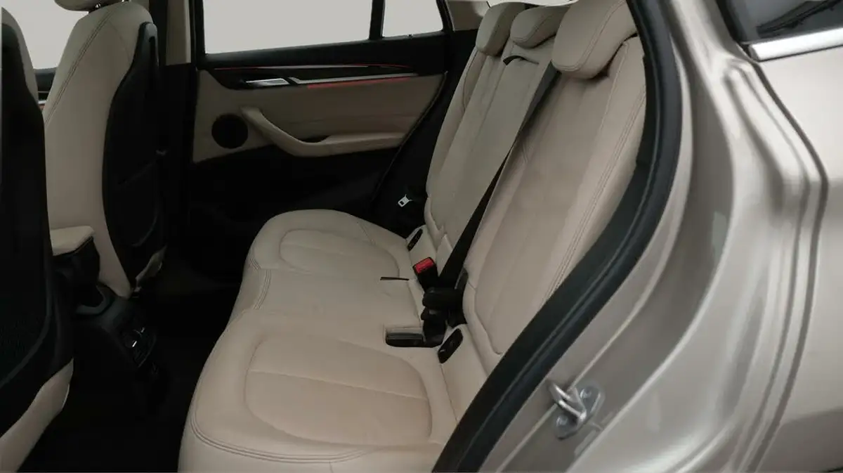 2021-bmw-x1-15-sdrive18i-xline-dct-big-16
