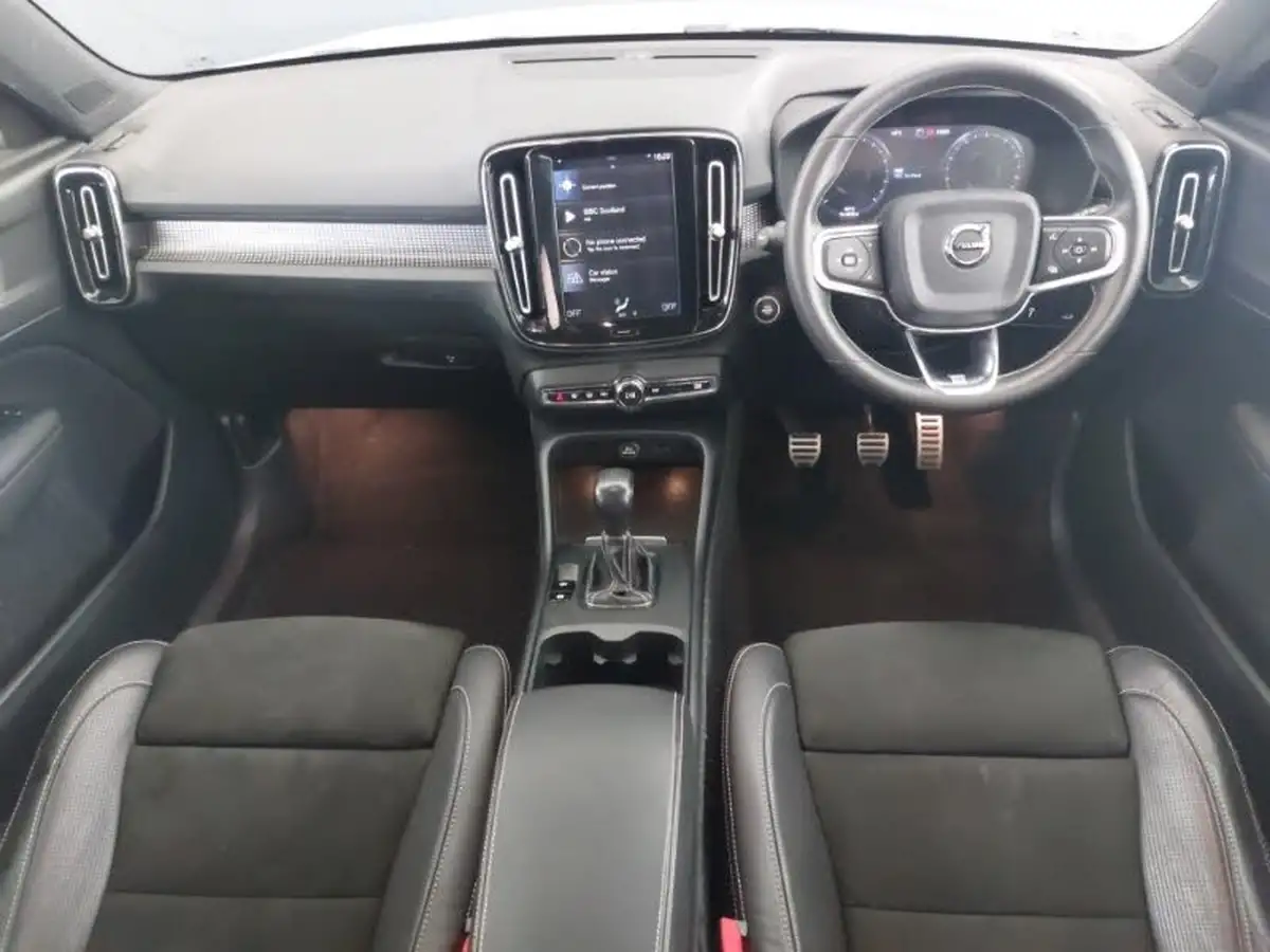 2019-volvo-xc40-15-t3-r-design-163bhp-big-2
