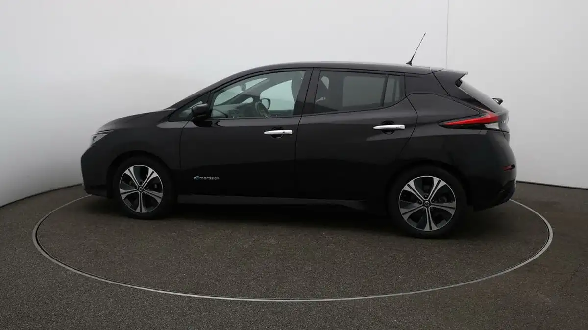2020-nissan-leaf-e-tekna-big-49