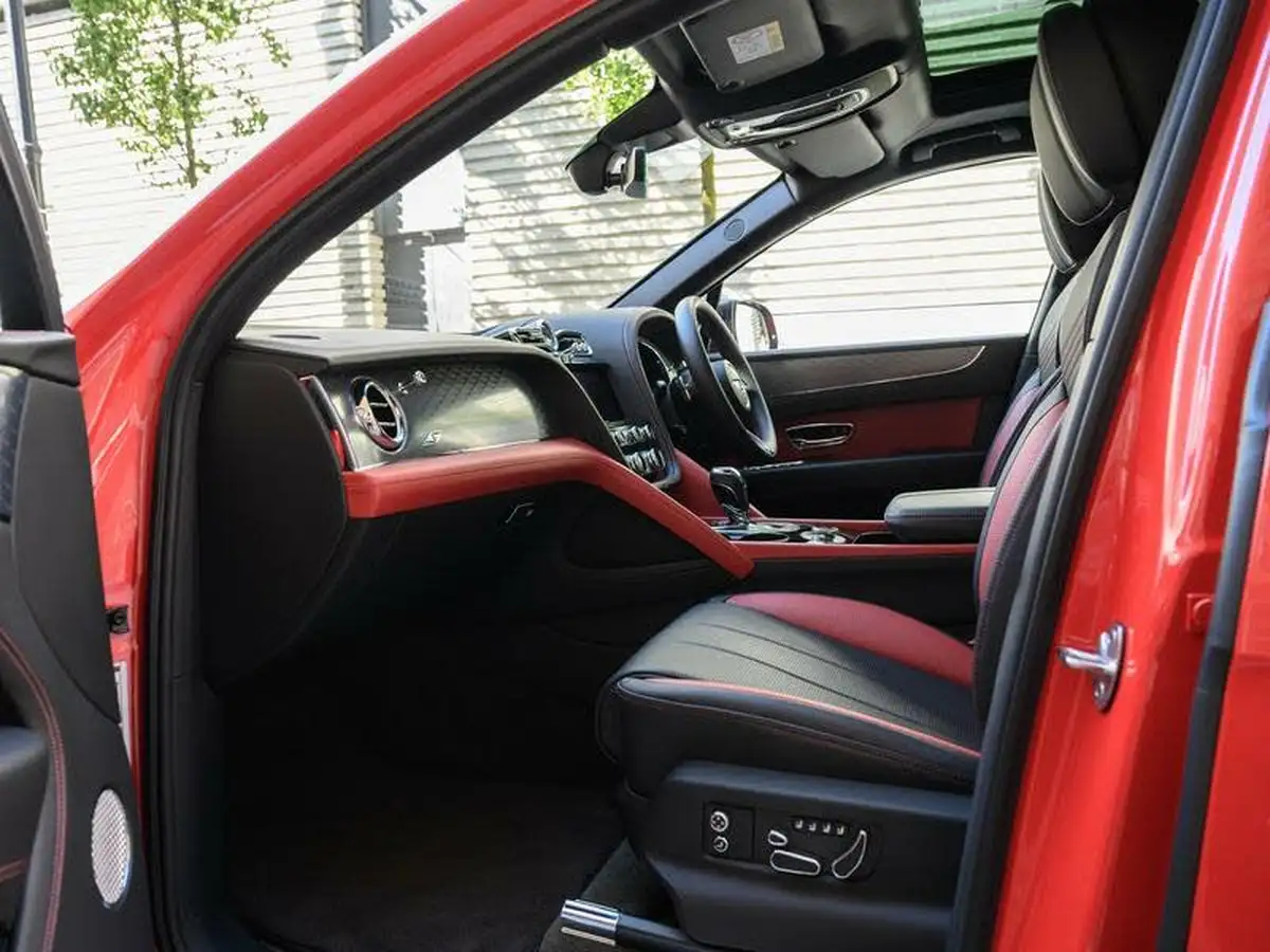 2022-bentley-bentayga-40-v8-big-1