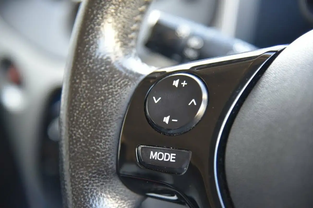 2016-toyota-aygo-10-vvt-i-x-play-68bhp-5d-big-27