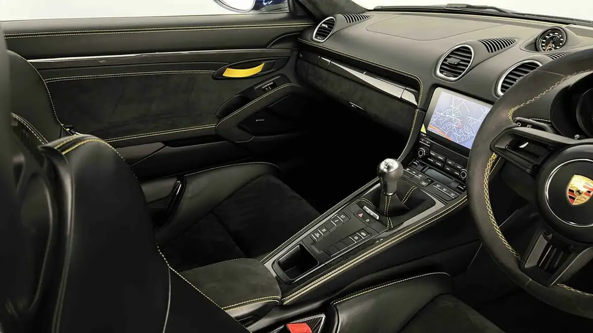 2020-porsche-cayman-718-40-cayman-gt4-big-35