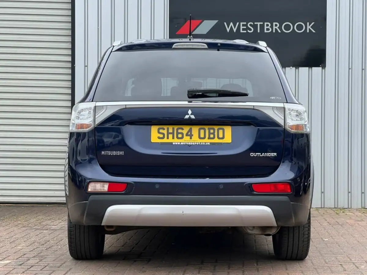 2014-mitsubishi-outlander-22di-d-gx3-7st-big-3