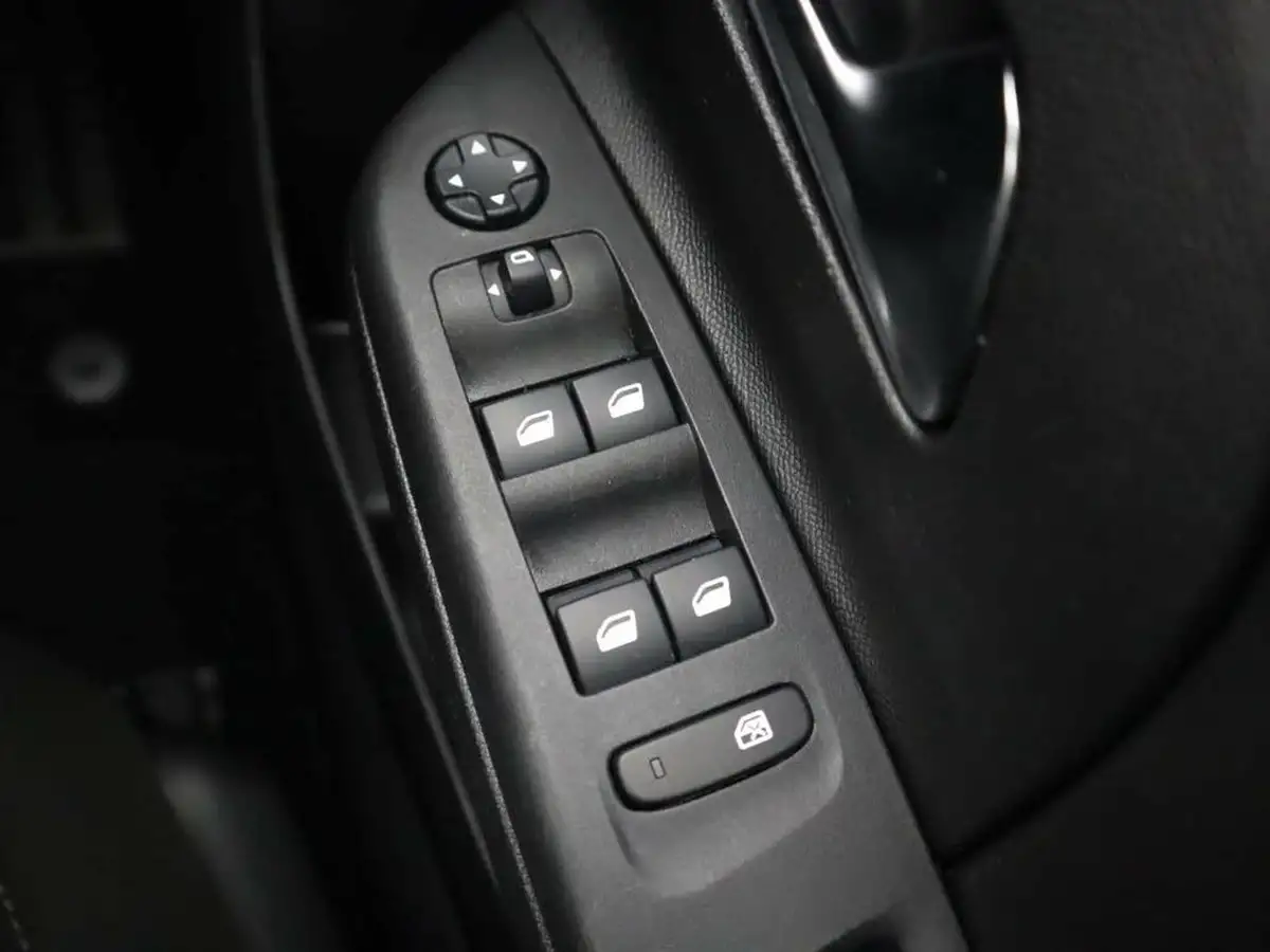 2020-vauxhall-corsa-e-se-nav-11kw-big-37