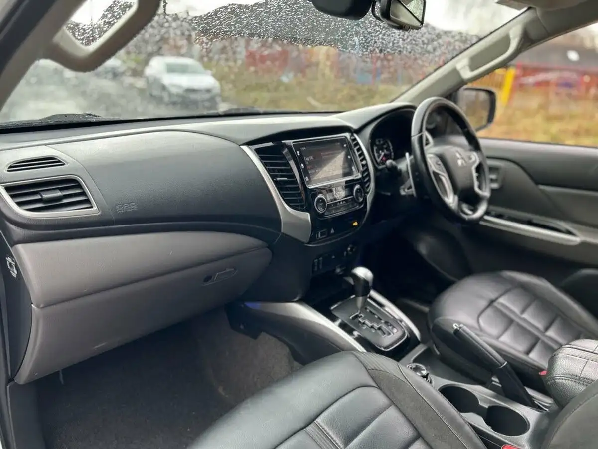 2019-mitsubishi-l200-24di-d-barbarian-black-hardtop-auto-big-1