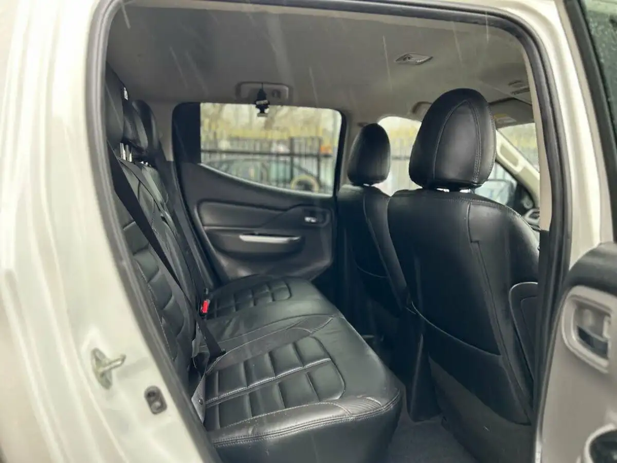 2019-mitsubishi-l200-24di-d-barbarian-black-hardtop-auto-big-23