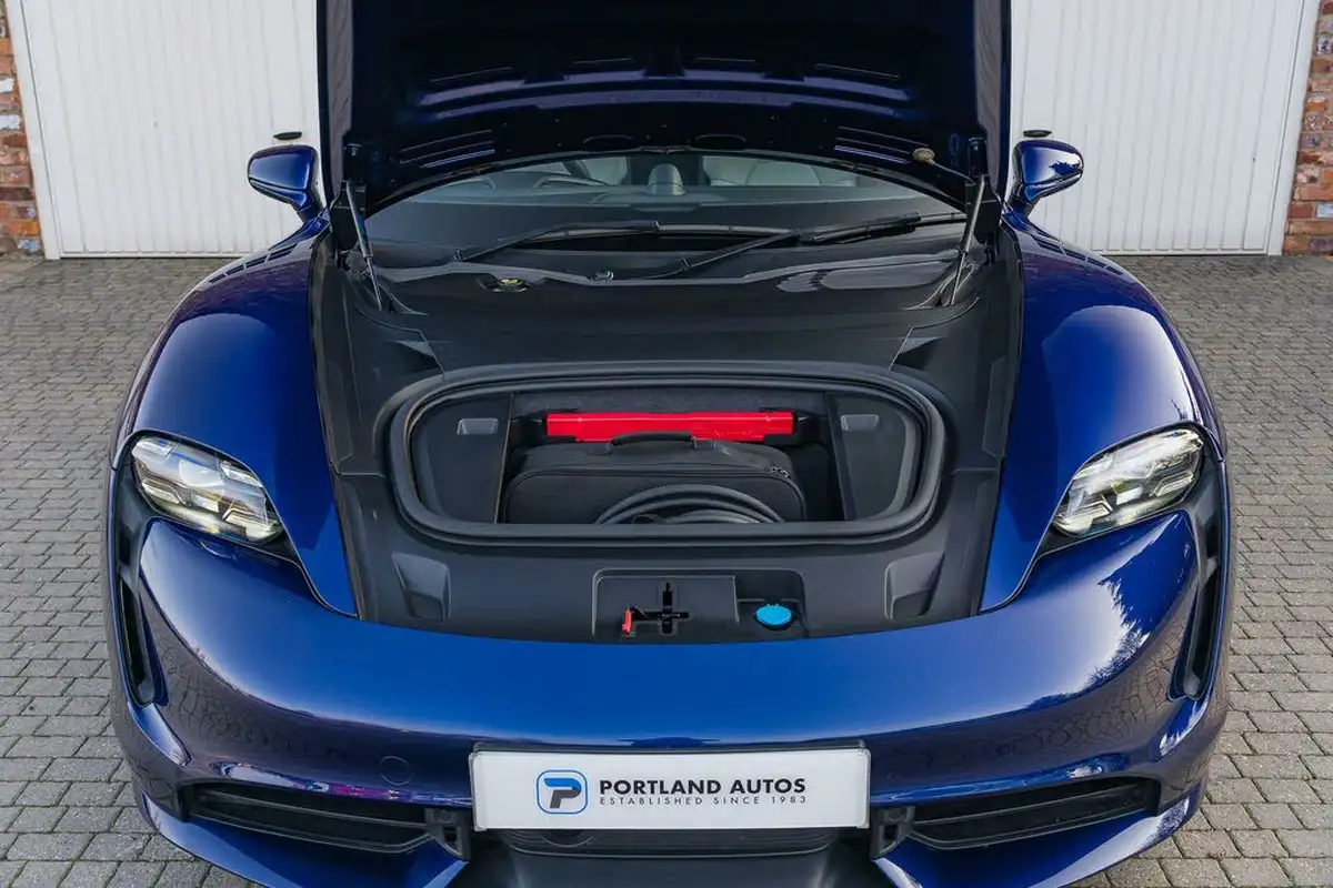 2020-porsche-taycan-e-turbo-big-9