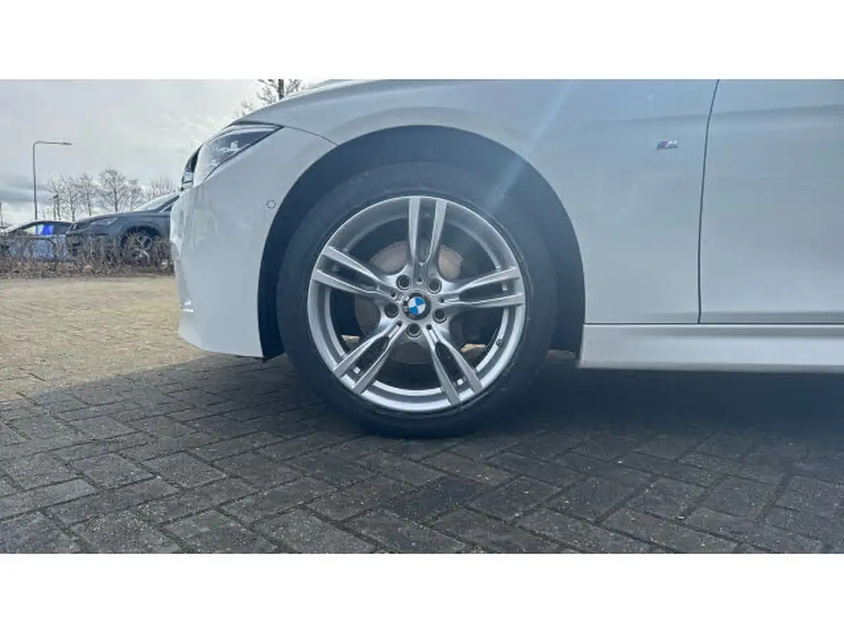 2018-bmw-3-series-20td-320d-xdrive-m-sport-touring-5d-auto-big-42