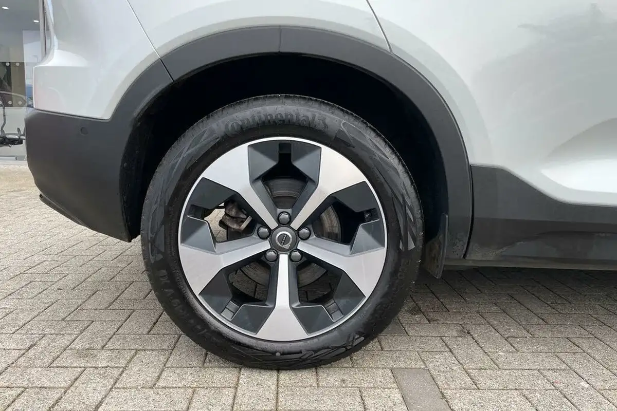 2024-volvo-xc40-20-b4-plus-big-12