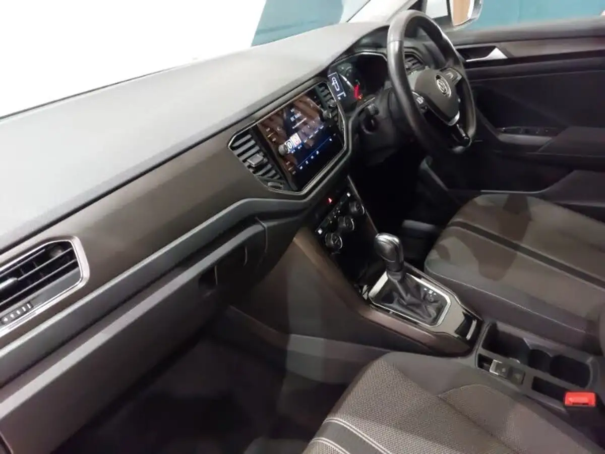 2019-volkswagen-t-roc-15-tsi-se-dsg-big-4