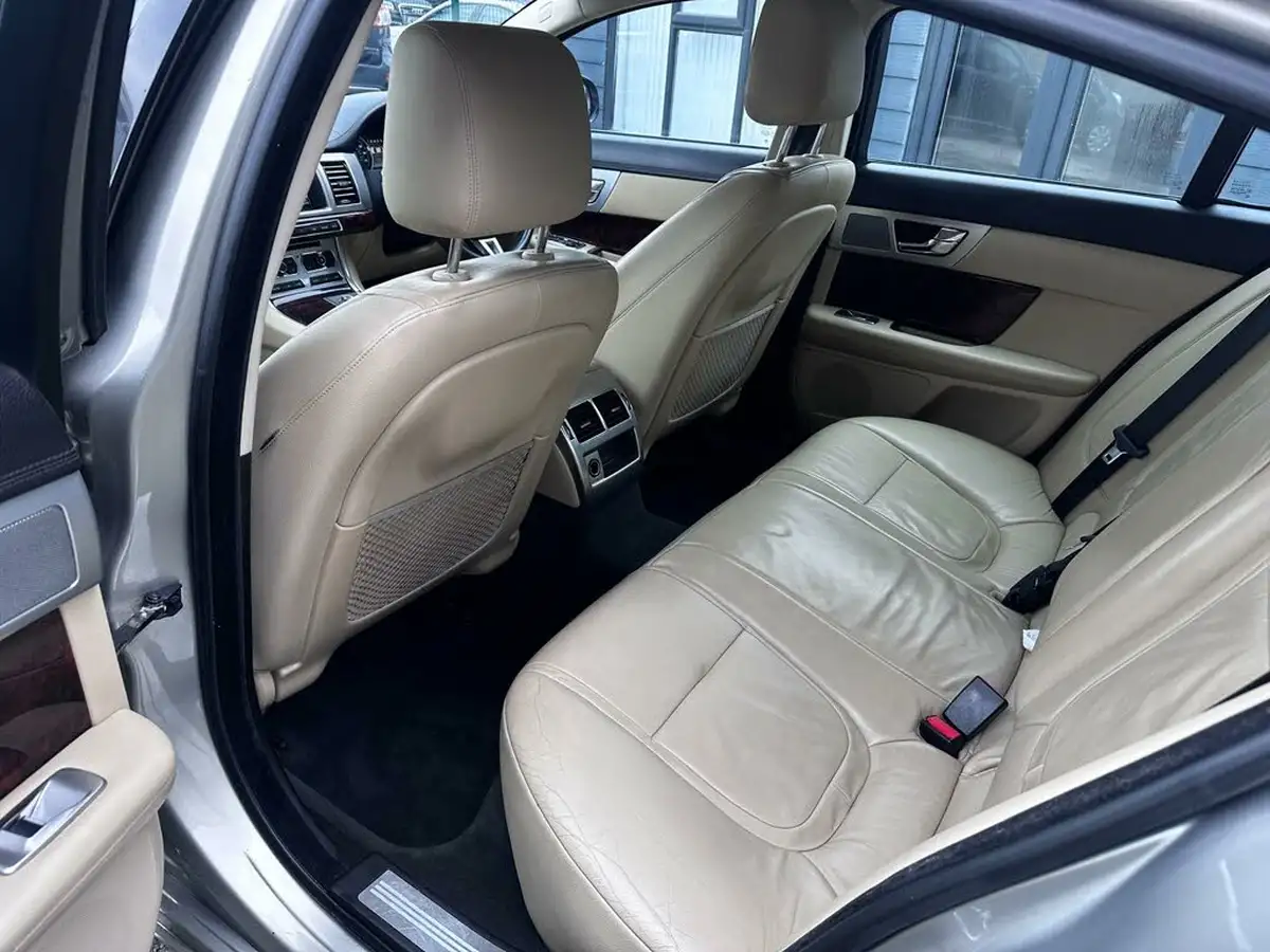 2012-jaguar-xf-22td-luxury-190ps-saloon-4d-auto-big-23