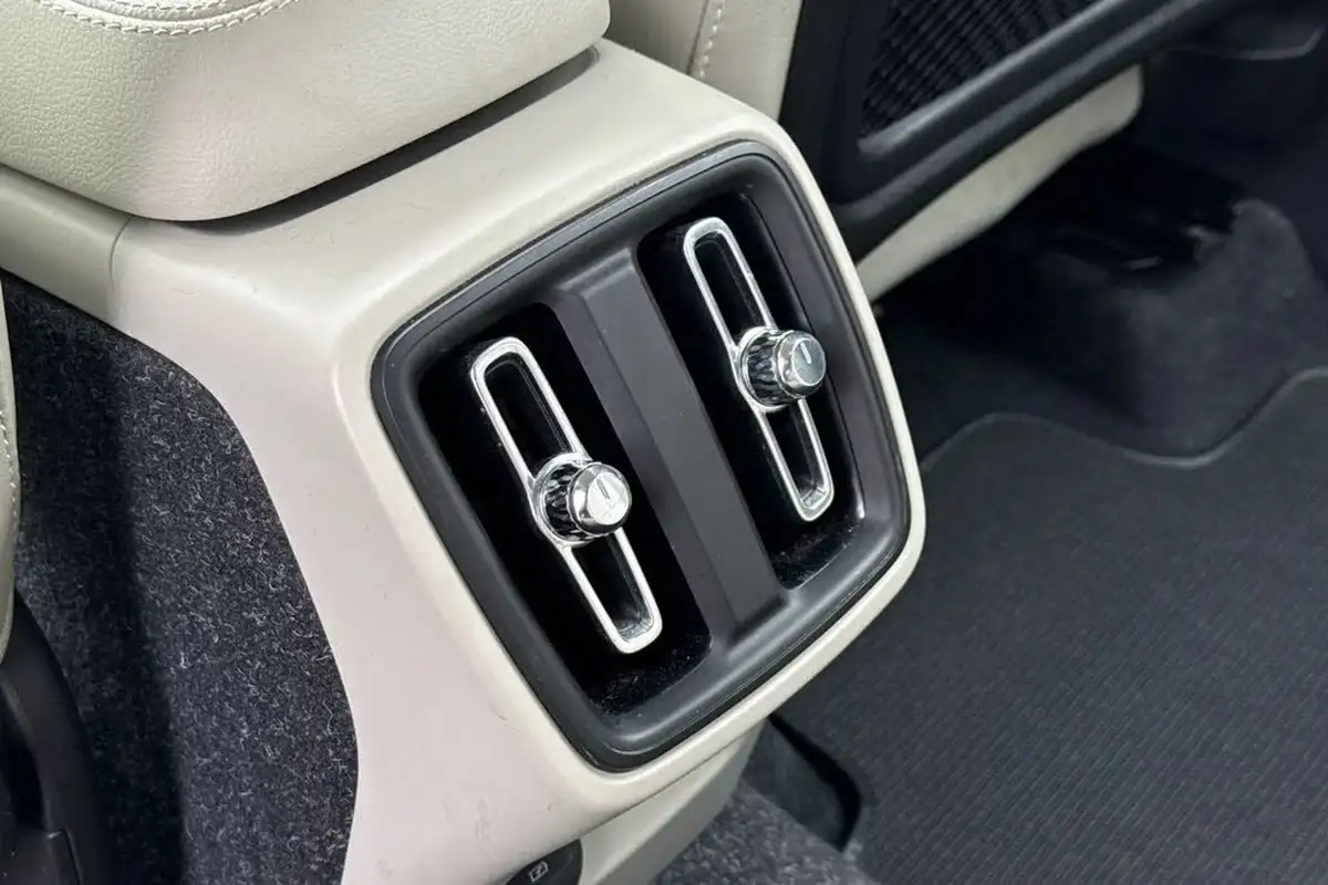 2020-volvo-xc40-20-t4-inscription-pro-big-33
