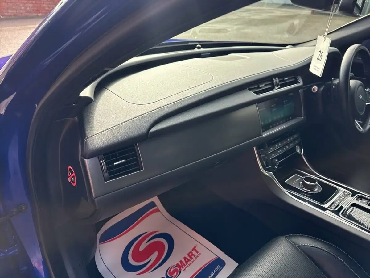 2017-jaguar-xf-30td-saloon-4d-big-19