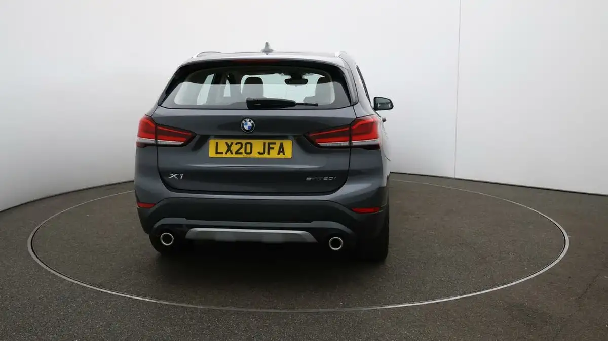 2020-bmw-x1-20-sdrive-20i-xline-big-6
