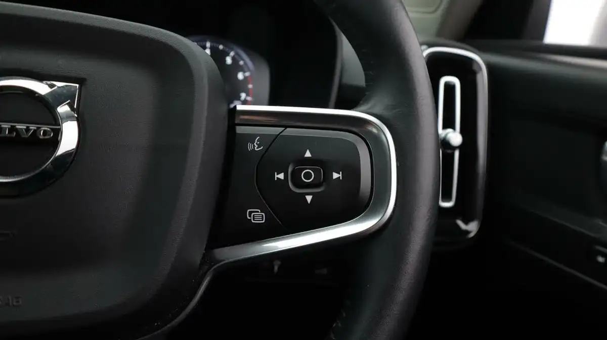 2021-volvo-xc40-15-t3-inscription-pro-161bhp-auto-big-25