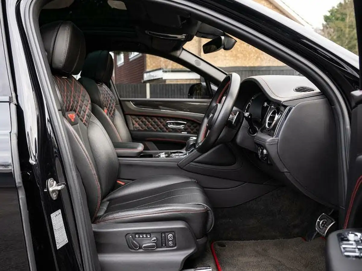 2019-bentley-bentayga-40-v8-big-16